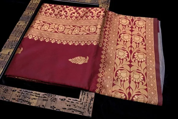 Maroon_Embellished_Banarasi_Jacquard_Saree_(Maroon)